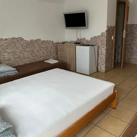 Quarto em Acomodações Particulares Goscinne Becia