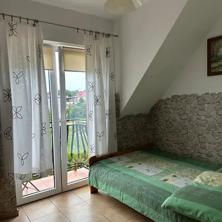 Quarto em Acomodações Particulares Goscinne Becia *