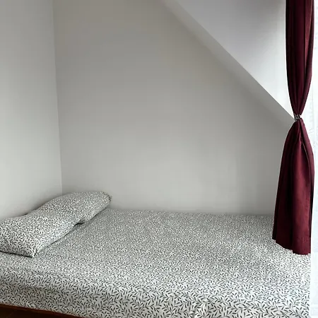 Quarto em Acomodações Particulares Goscinne Becia